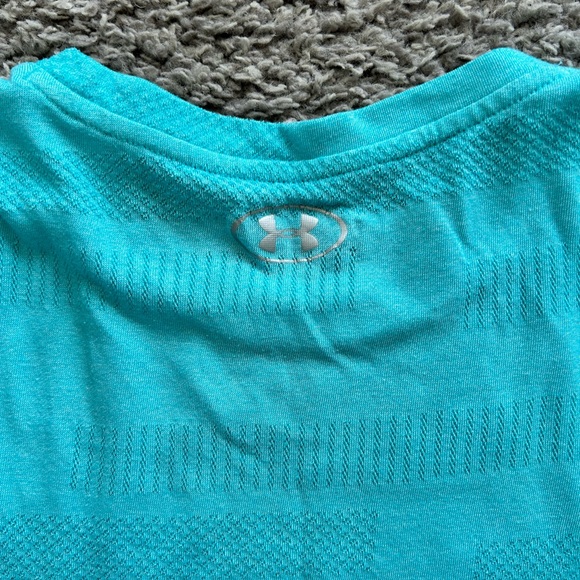 Under Armour Heat Gear Tshirt, Size XS - Picture 5 of 5